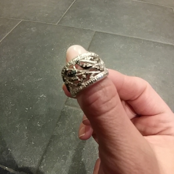 Ring - Picture 4 of 4